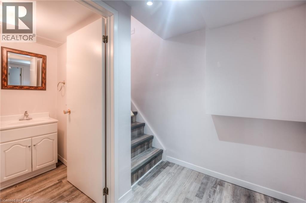 Photo 13 of 57 Kingswood Drive Unit Lower, Kitchener ON