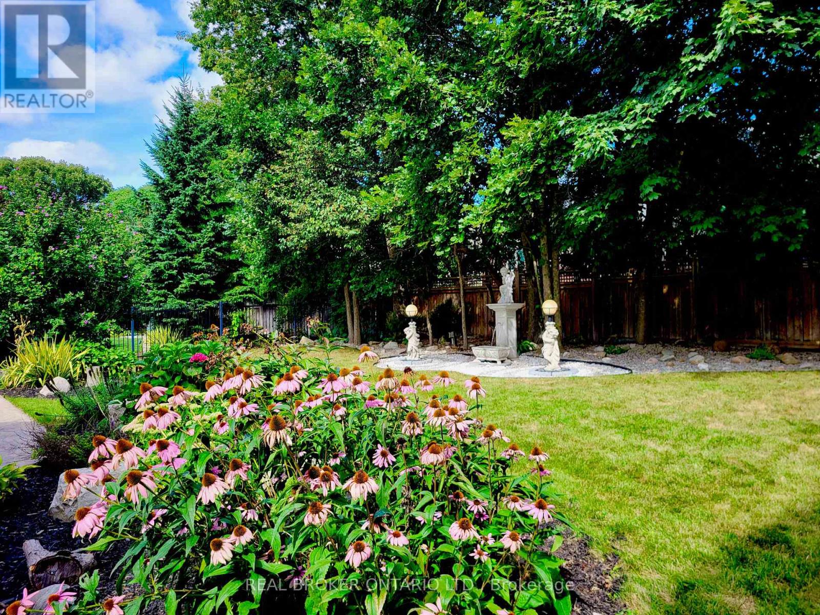Photo 46 of 215 Black Maple Court, Kitchener ON
