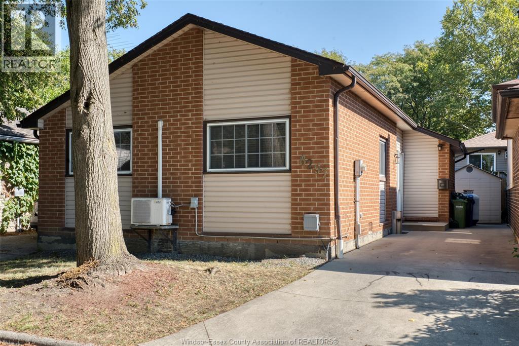 Photo 2 of 8297 Gregory Place, Windsor ON