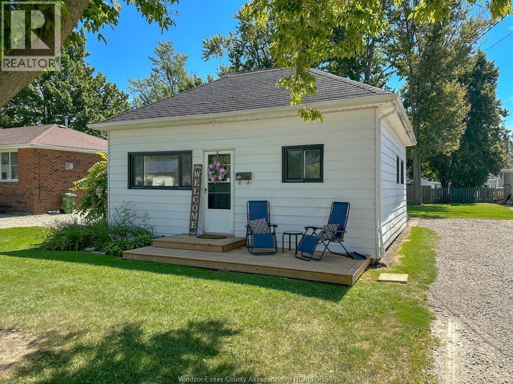 Photo 2 of 100 Wilson Avenue, Essex ON