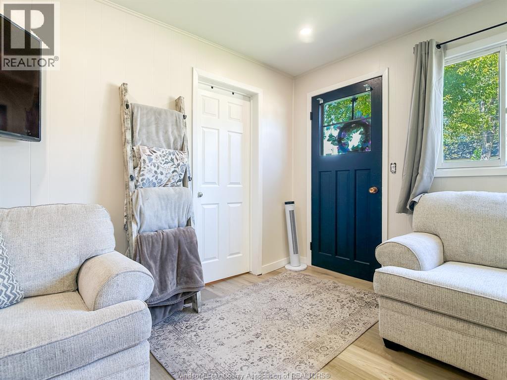 Photo 4 of 100 Wilson Avenue, Essex ON