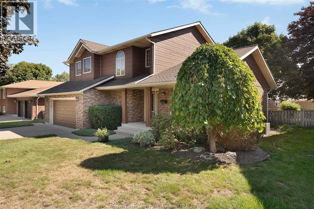 Photo 2 of 34 Cherrywood Avenue, Leamington ON