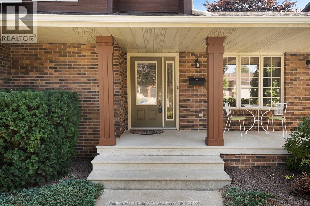 Photo 4 of 34 Cherrywood Avenue, Leamington ON