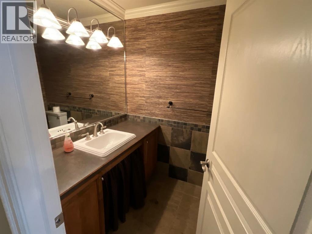Photo 8 of 2 7429 49 Avenue, Red Deer AB