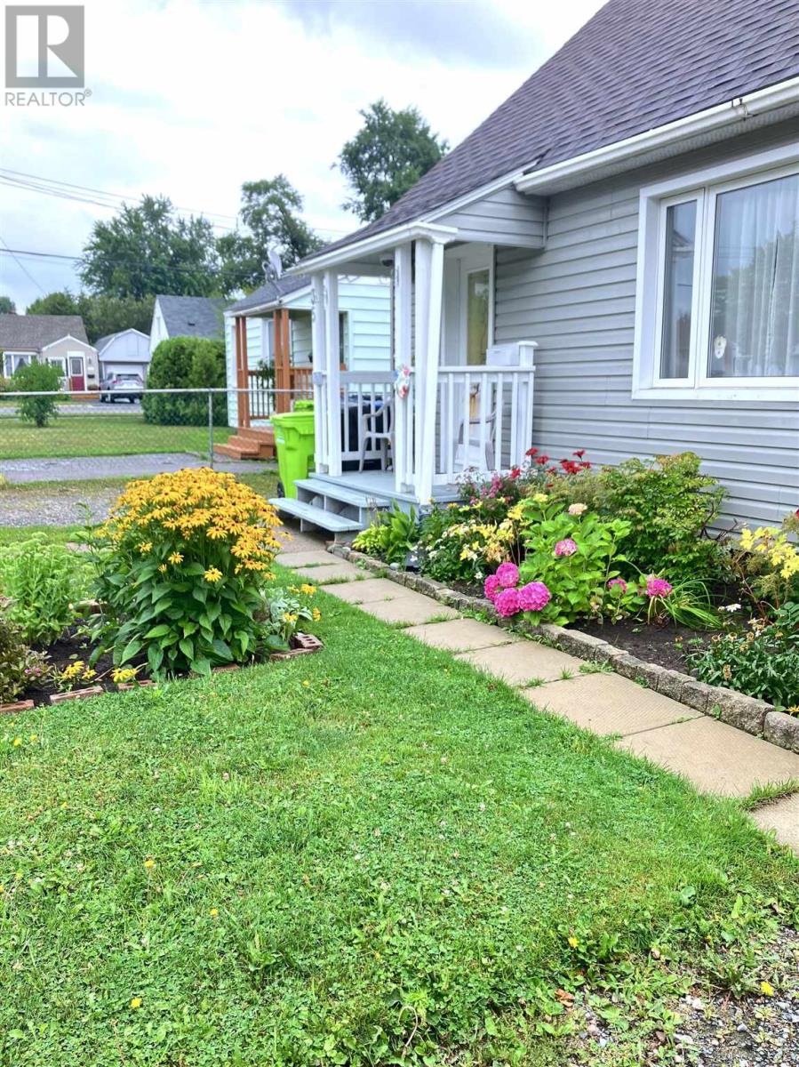 Photo 27 of 35 Montgomery Ave, Sault Ste Marie ON