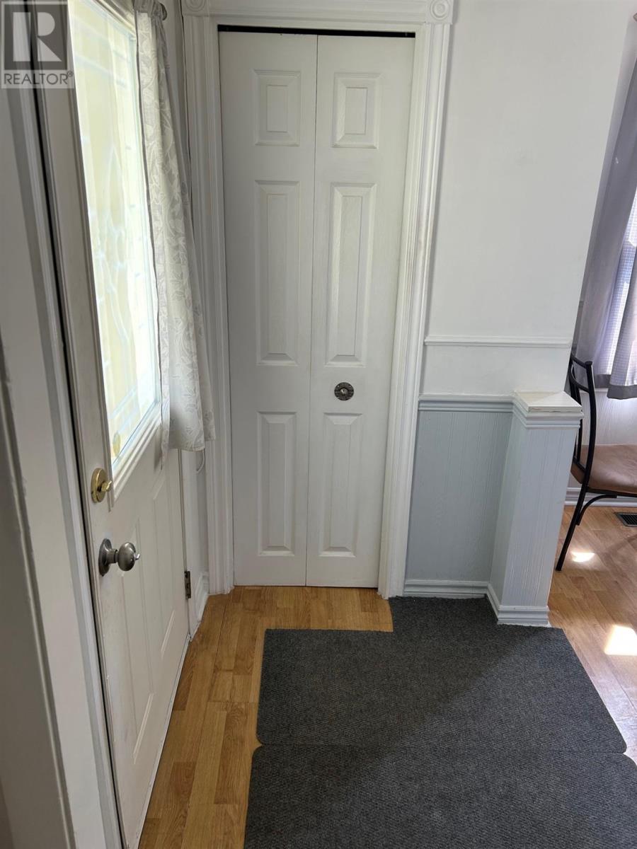 Photo 5 of 35 Montgomery Ave, Sault Ste Marie ON