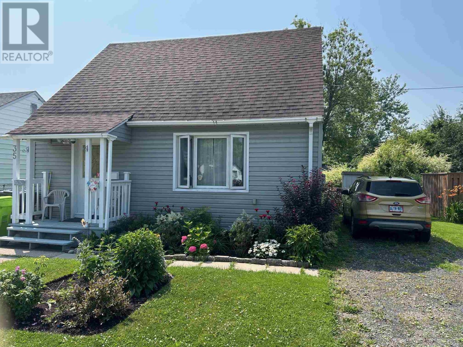 Photo 3 of 35 Montgomery Ave, Sault Ste Marie ON