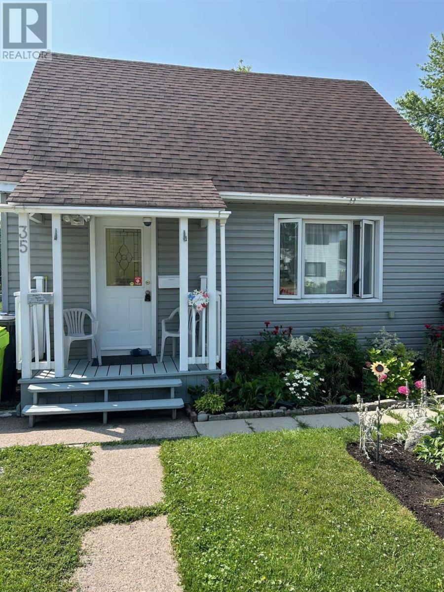 Photo 2 of 35 Montgomery Ave, Sault Ste Marie ON