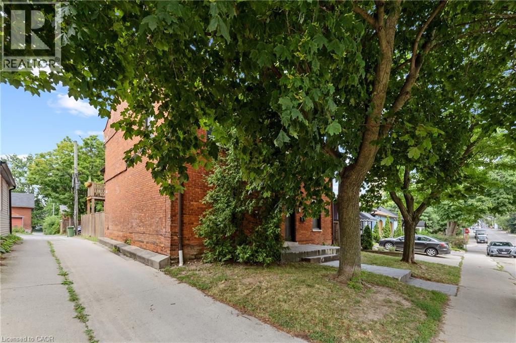 Photo 2 of 188 S Caroline Street S, Hamilton ON