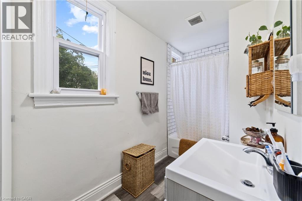 Photo 24 of 188 S Caroline Street S, Hamilton ON