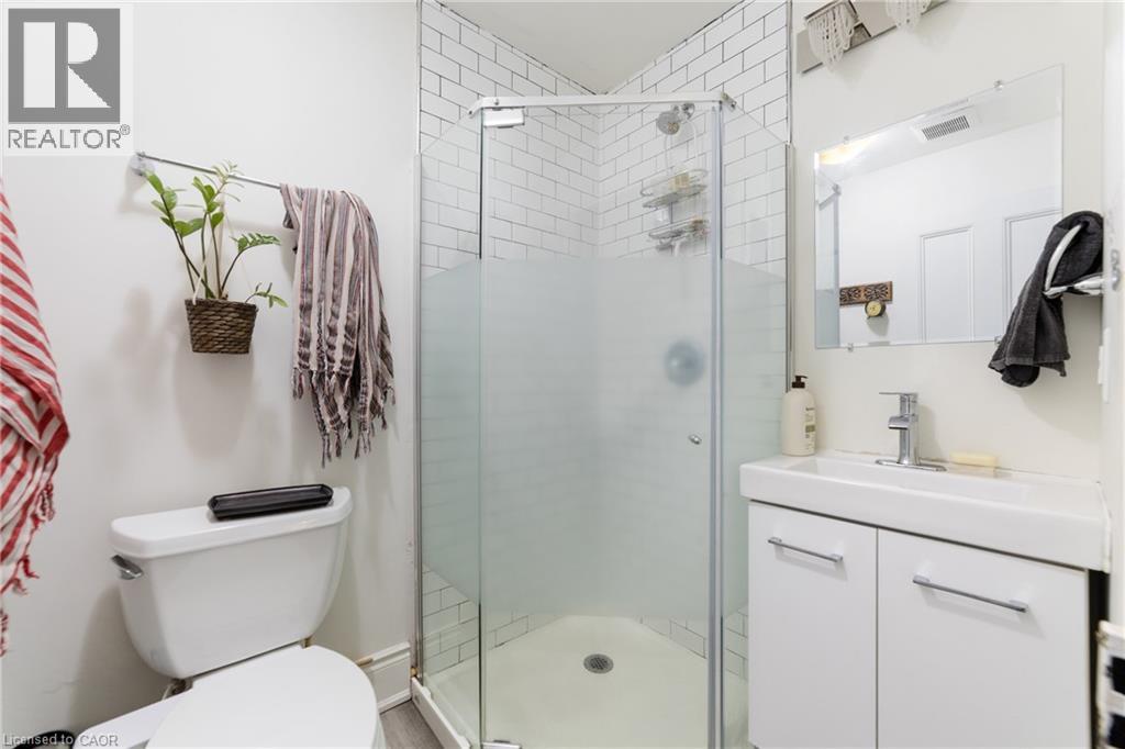 Photo 6 of 188 S Caroline Street S, Hamilton ON