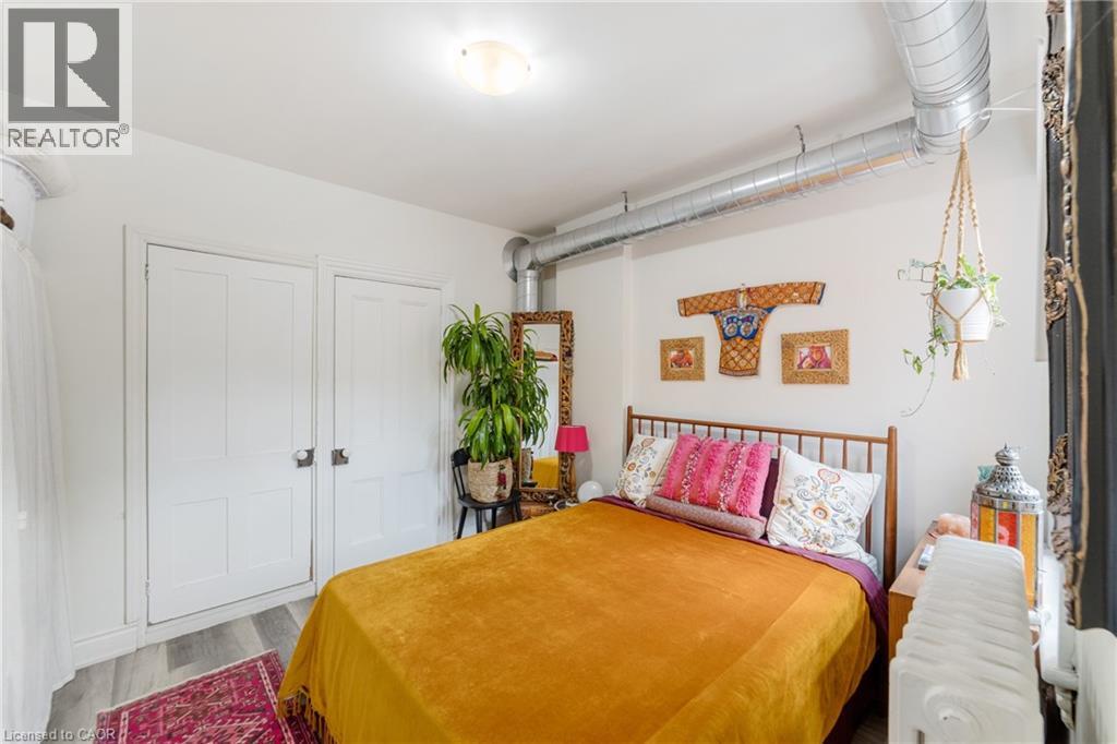 Photo 7 of 188 S Caroline Street S, Hamilton ON