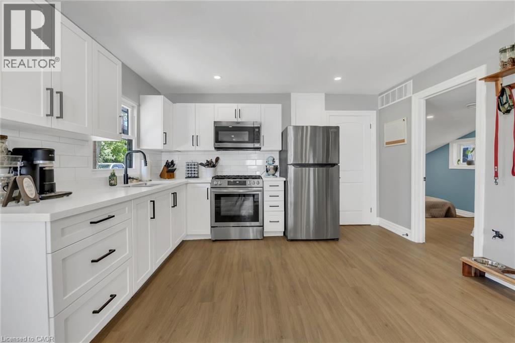 Photo 12 of 19 3rd Street, Selkirk ON