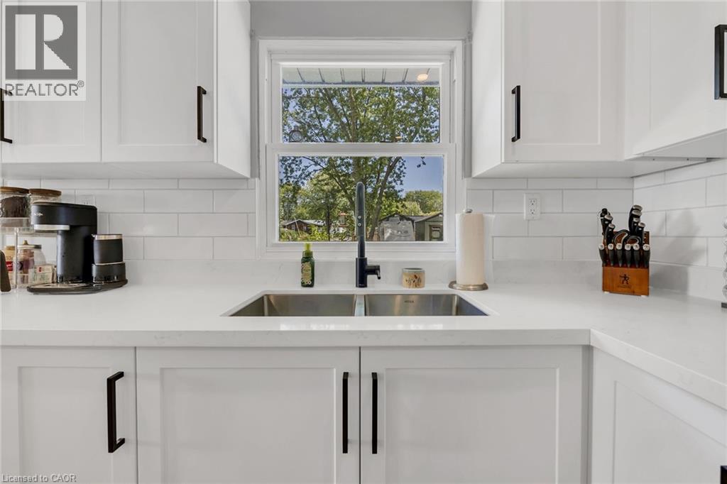 Photo 15 of 19 3rd Street, Selkirk ON