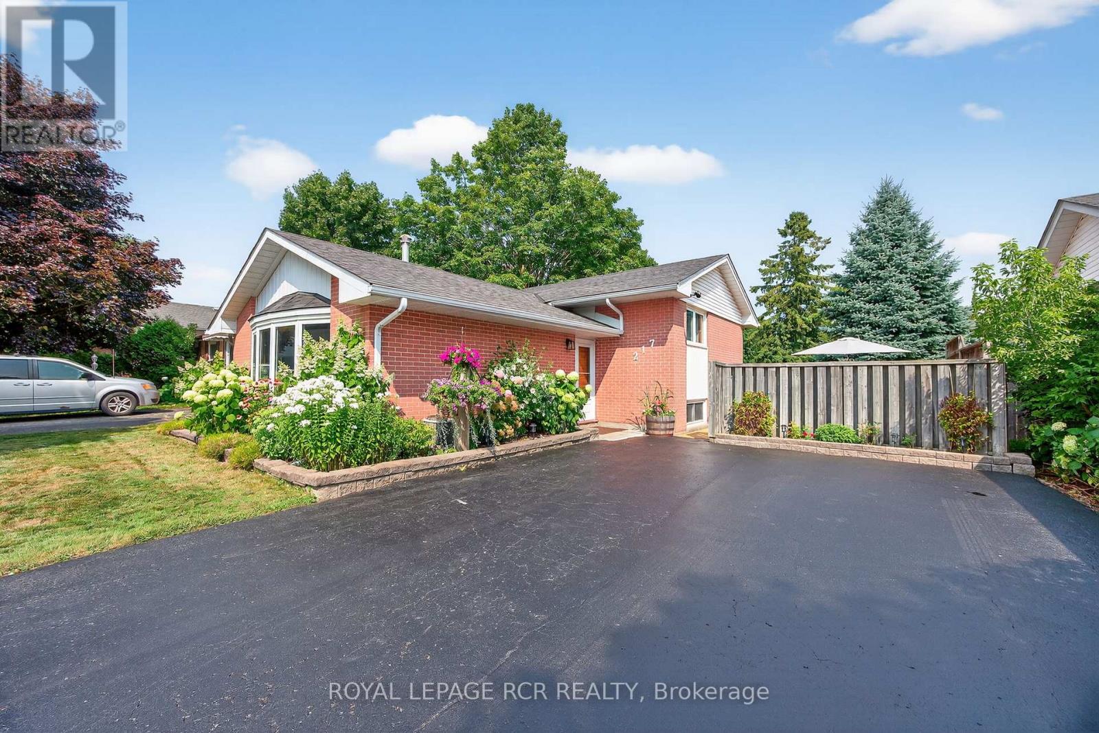 Photo 2 of 217 Zina Street, Orangeville ON
