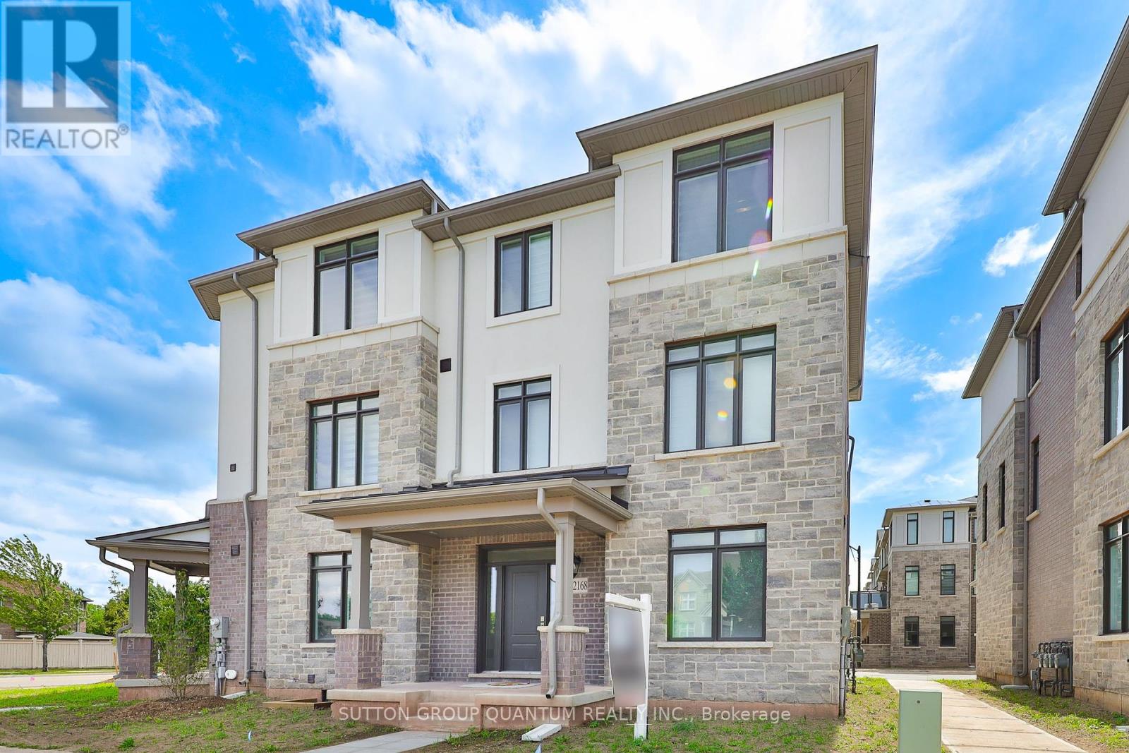 Photo 2 of 2168 Postmaster Drive, Oakville ON