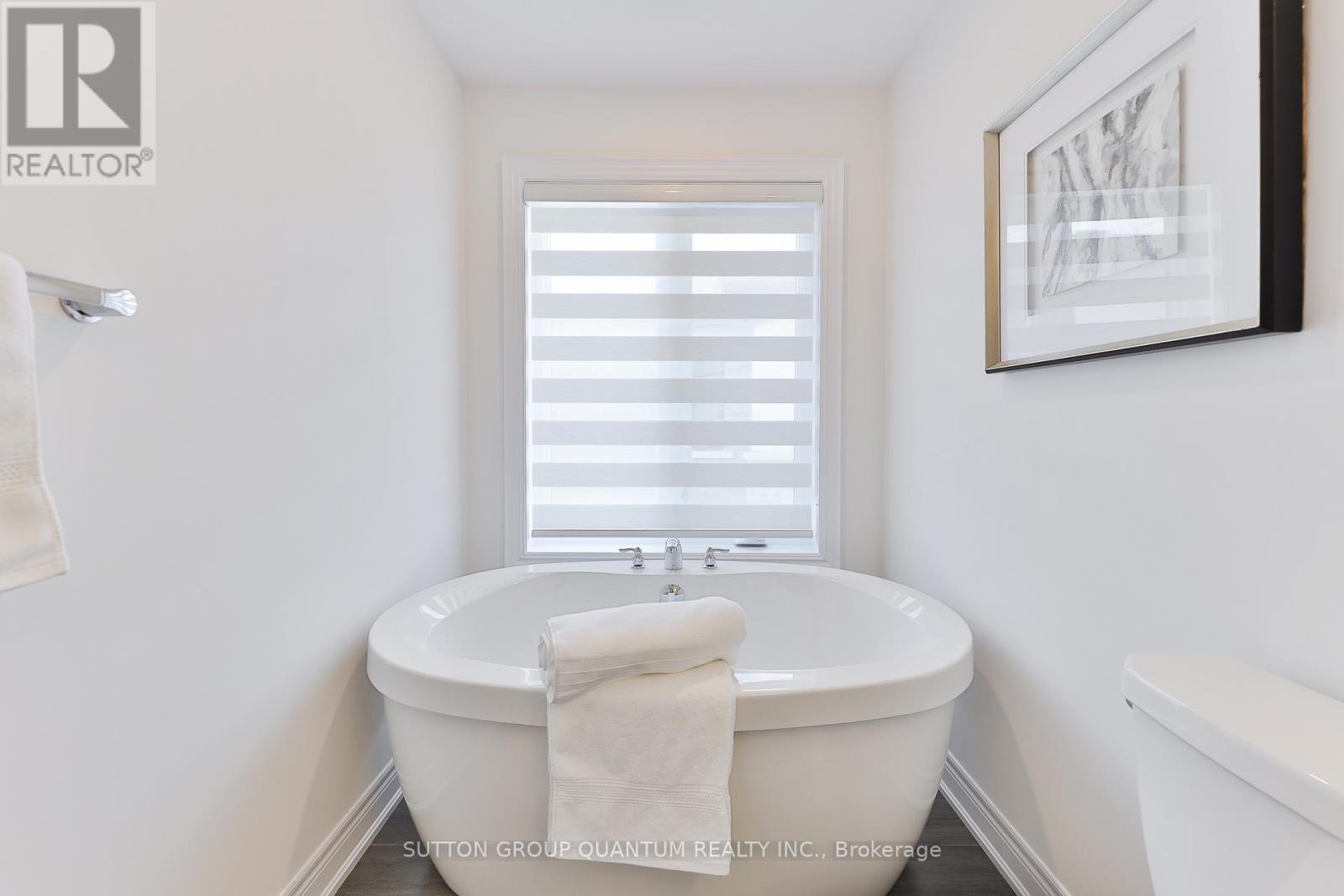 Photo 33 of 2168 Postmaster Drive, Oakville ON