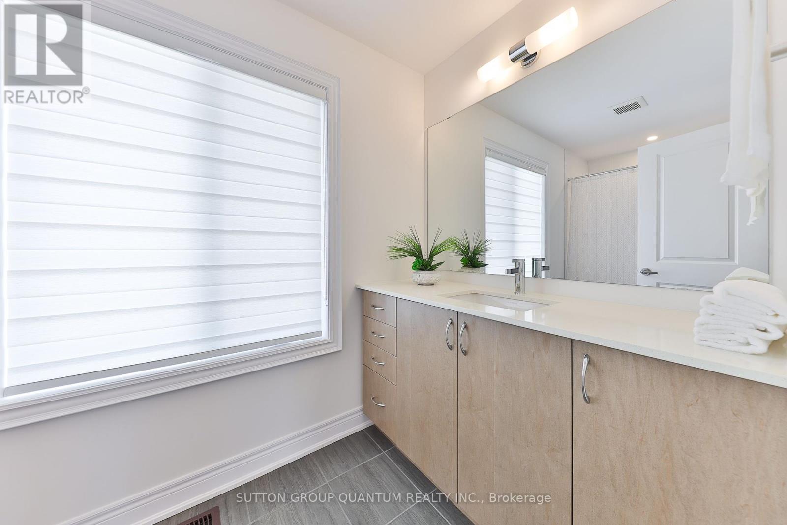Photo 37 of 2168 Postmaster Drive, Oakville ON