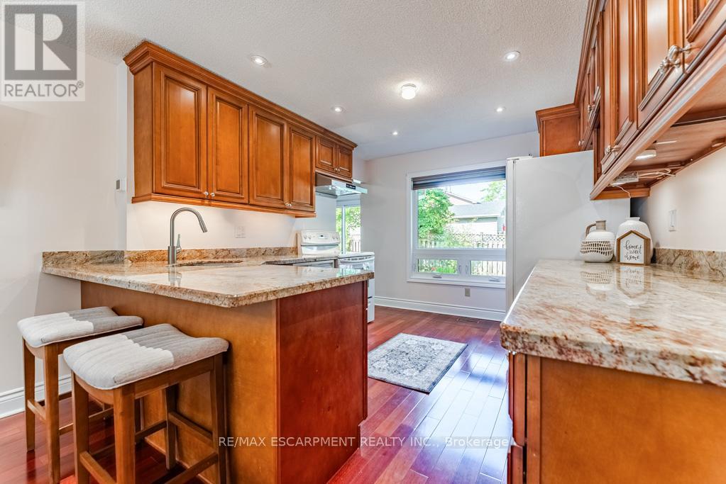 Photo 12 of 3036 Swansea Drive, Oakville ON