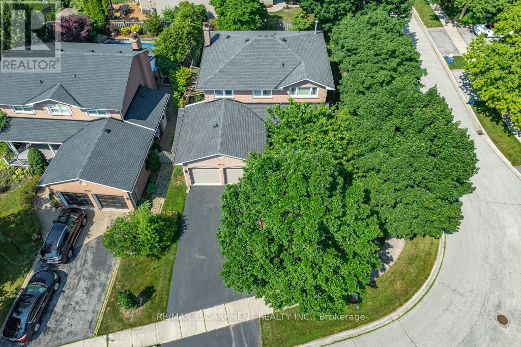 Photo 3 of 3036 Swansea Drive, Oakville ON