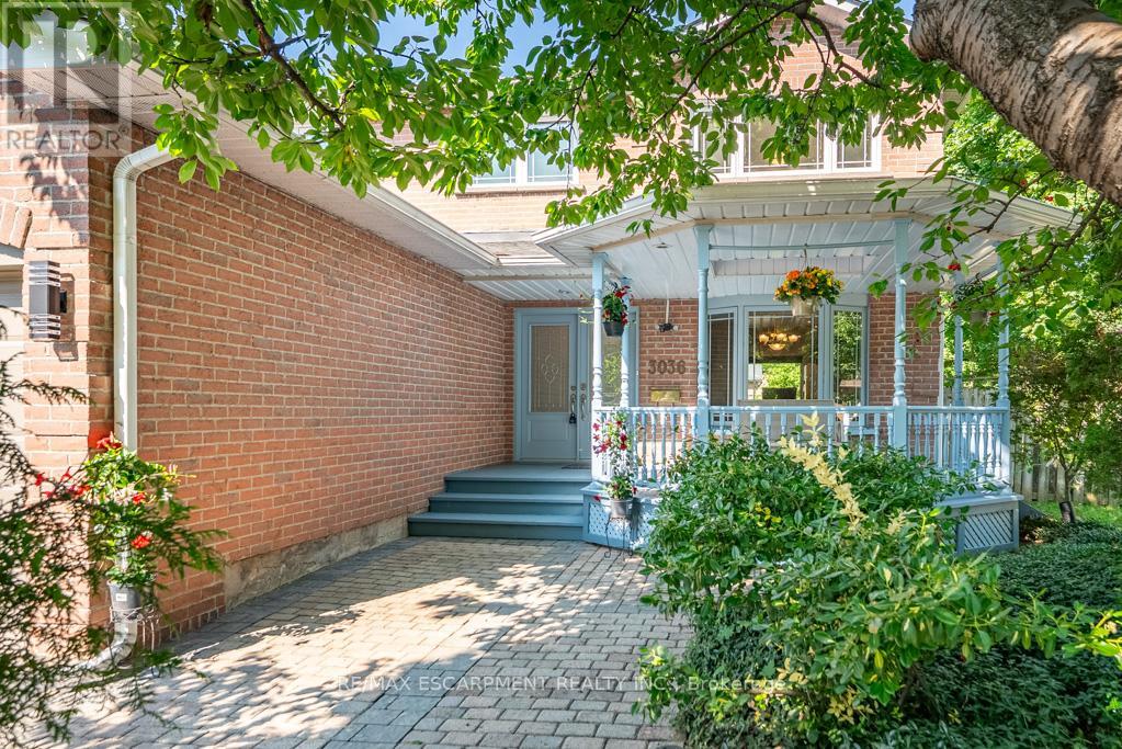 Photo 5 of 3036 Swansea Drive, Oakville ON