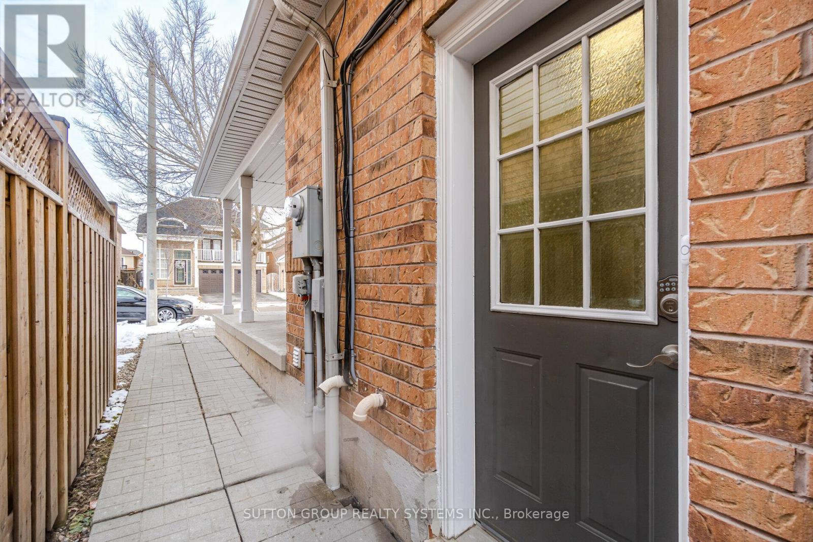 Photo 2 of Lower 8 Poplar Plains Road, Brampton ON