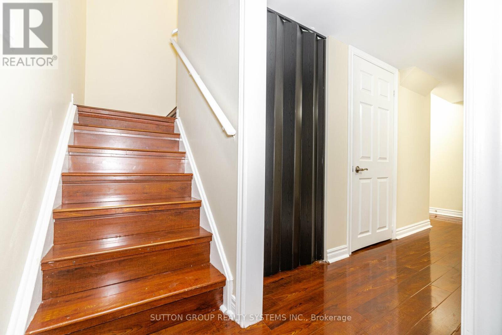 Photo 3 of Lower 8 Poplar Plains Road, Brampton ON