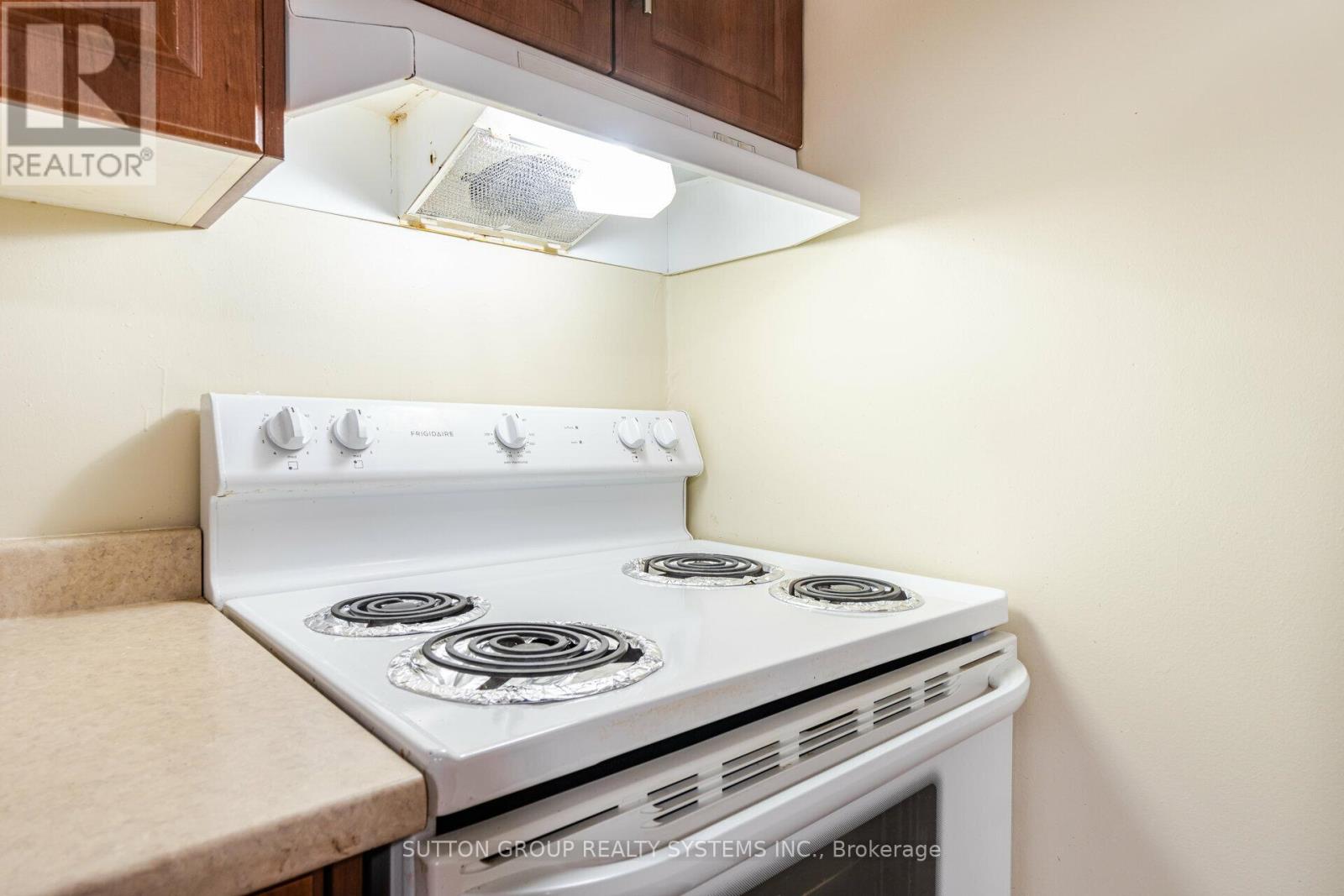 Photo 9 of Lower 8 Poplar Plains Road, Brampton ON