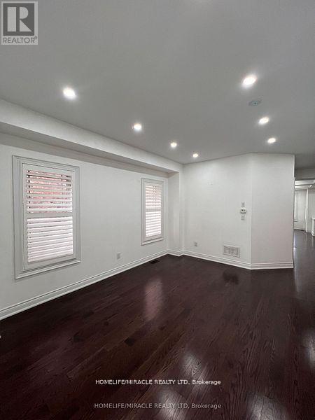 Photo 10 of 8 Arda Crescent, Brampton ON
