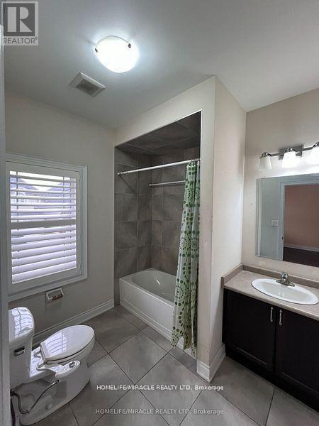 Photo 26 of 8 Arda Crescent, Brampton ON