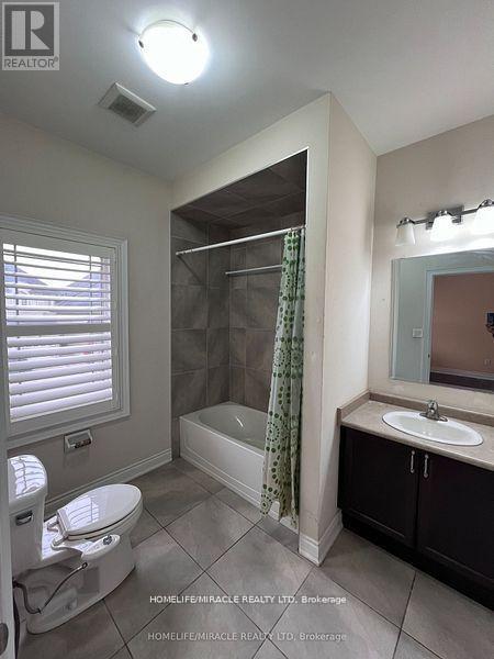 Photo 27 of 8 Arda Crescent, Brampton ON