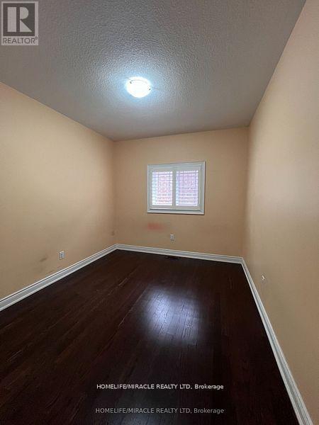 Photo 28 of 8 Arda Crescent, Brampton ON