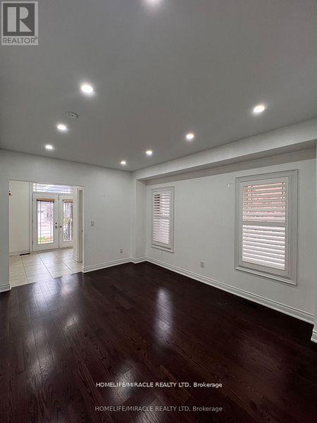 Photo 29 of 8 Arda Crescent, Brampton ON