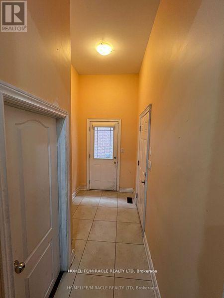 Photo 30 of 8 Arda Crescent, Brampton ON