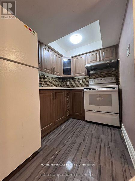 Photo 31 of 8 Arda Crescent, Brampton ON