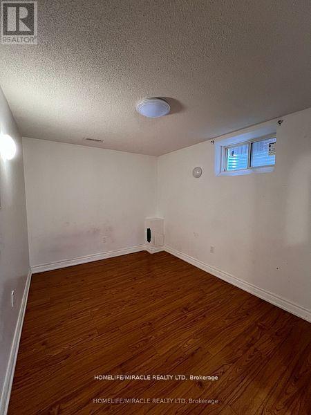 Photo 32 of 8 Arda Crescent, Brampton ON