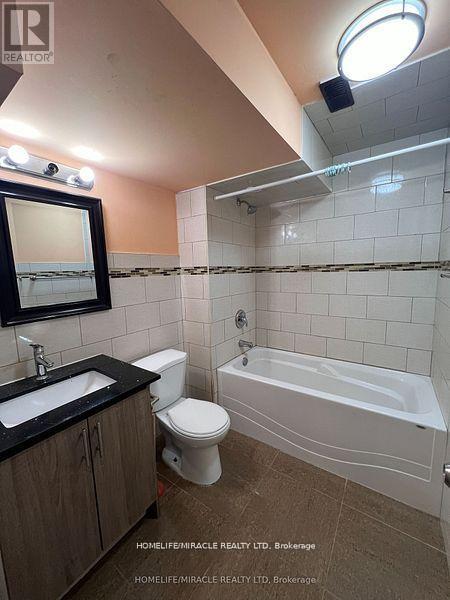Photo 35 of 8 Arda Crescent, Brampton ON