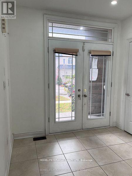 Photo 7 of 8 Arda Crescent, Brampton ON