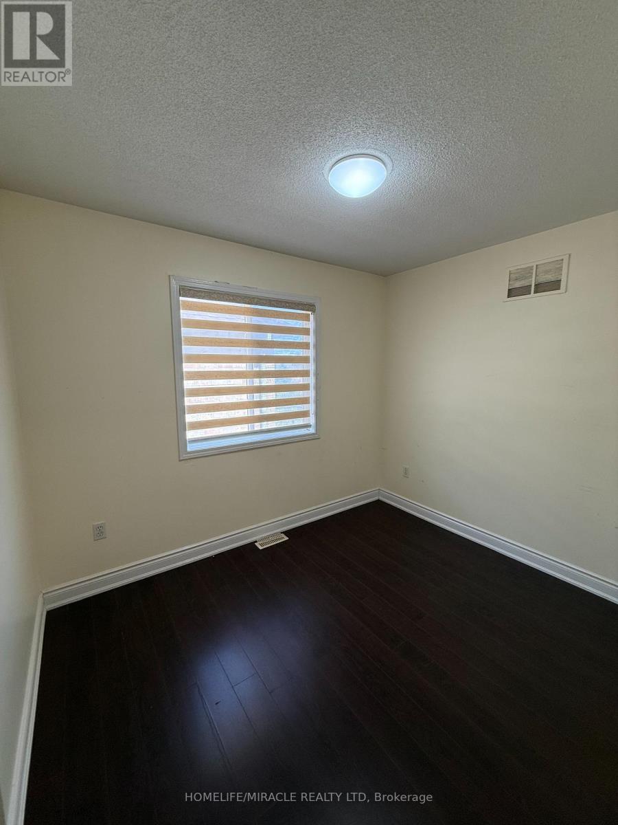Photo 17 of 19 Garibaldi Drive, Brampton ON