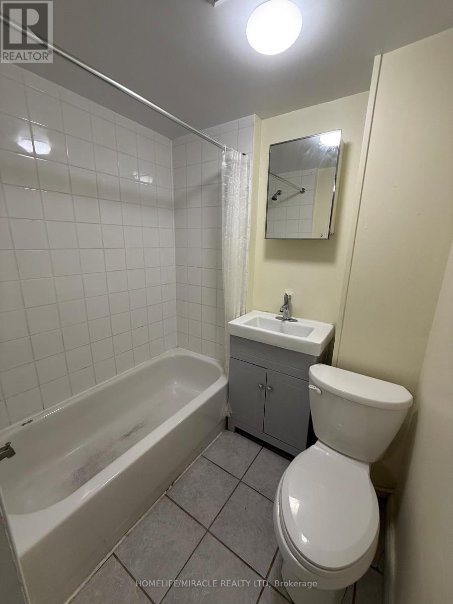 Photo 25 of 19 Garibaldi Drive, Brampton ON