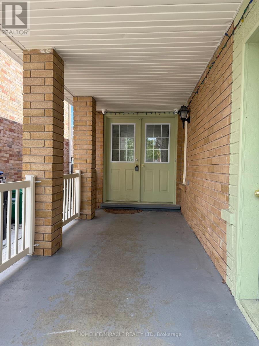 Photo 3 of 19 Garibaldi Drive, Brampton ON