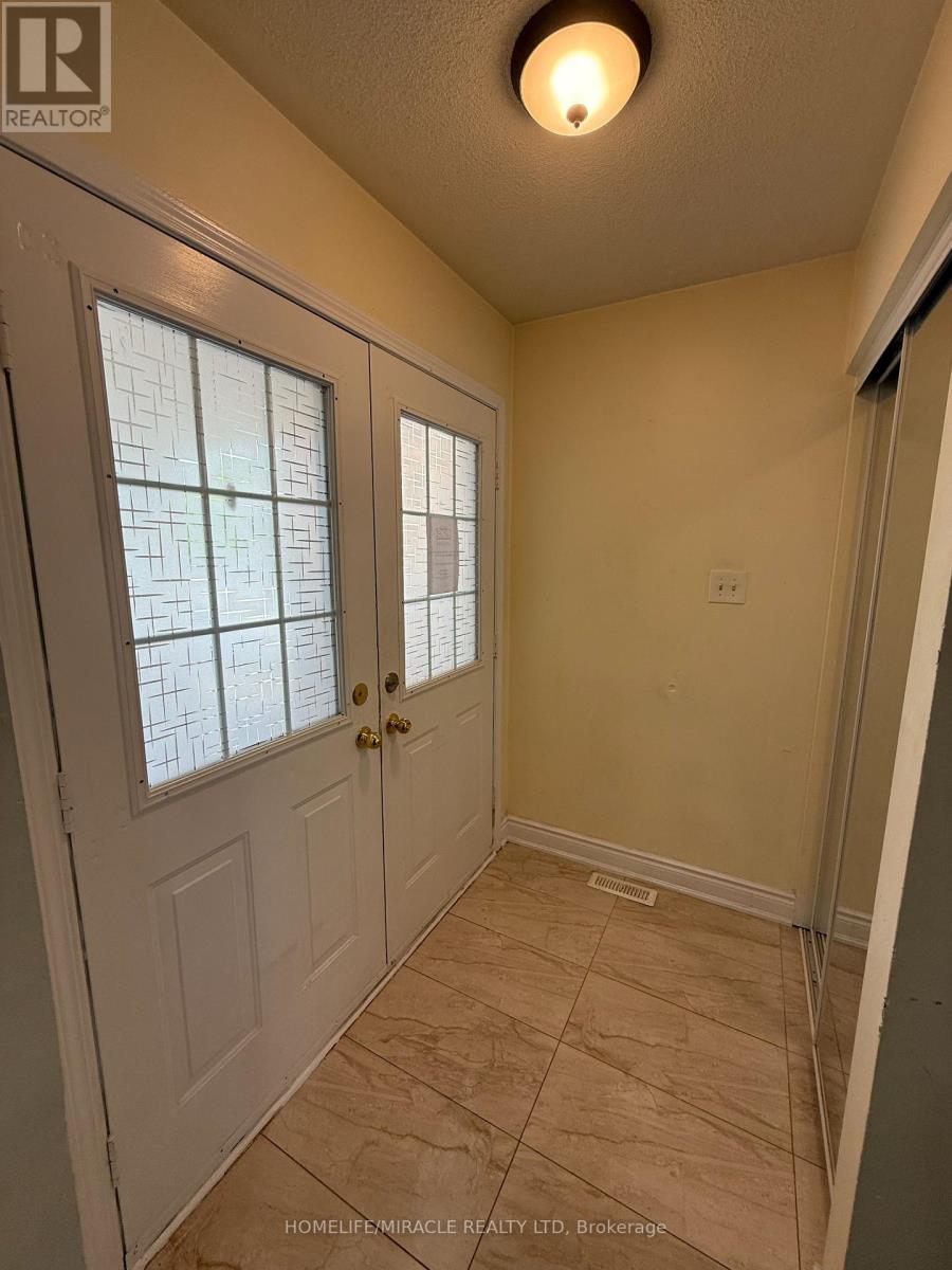 Photo 6 of 19 Garibaldi Drive, Brampton ON