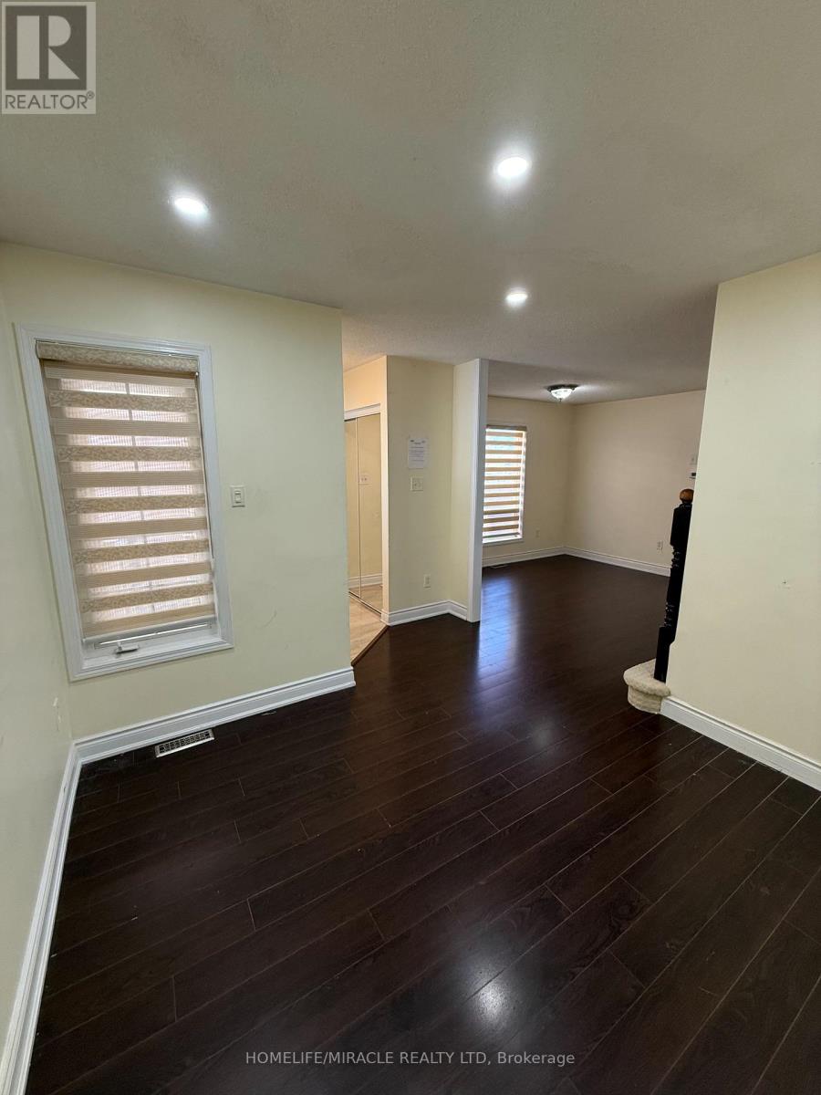 Photo 7 of 19 Garibaldi Drive, Brampton ON