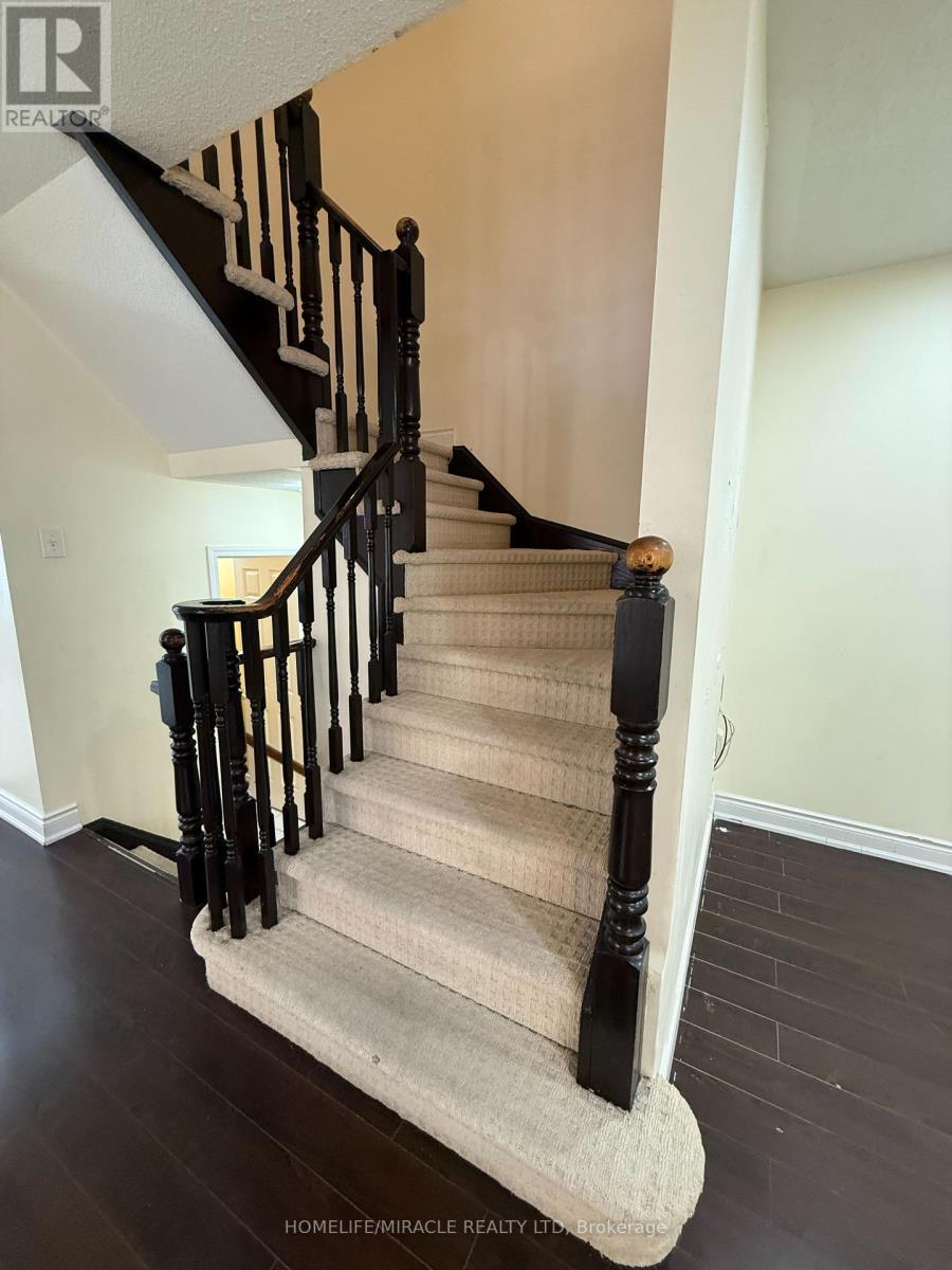 Photo 9 of 19 Garibaldi Drive, Brampton ON