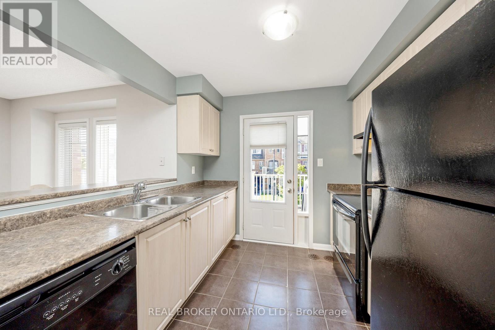 Photo 14 of 879 Willingdon Crescent, Milton ON