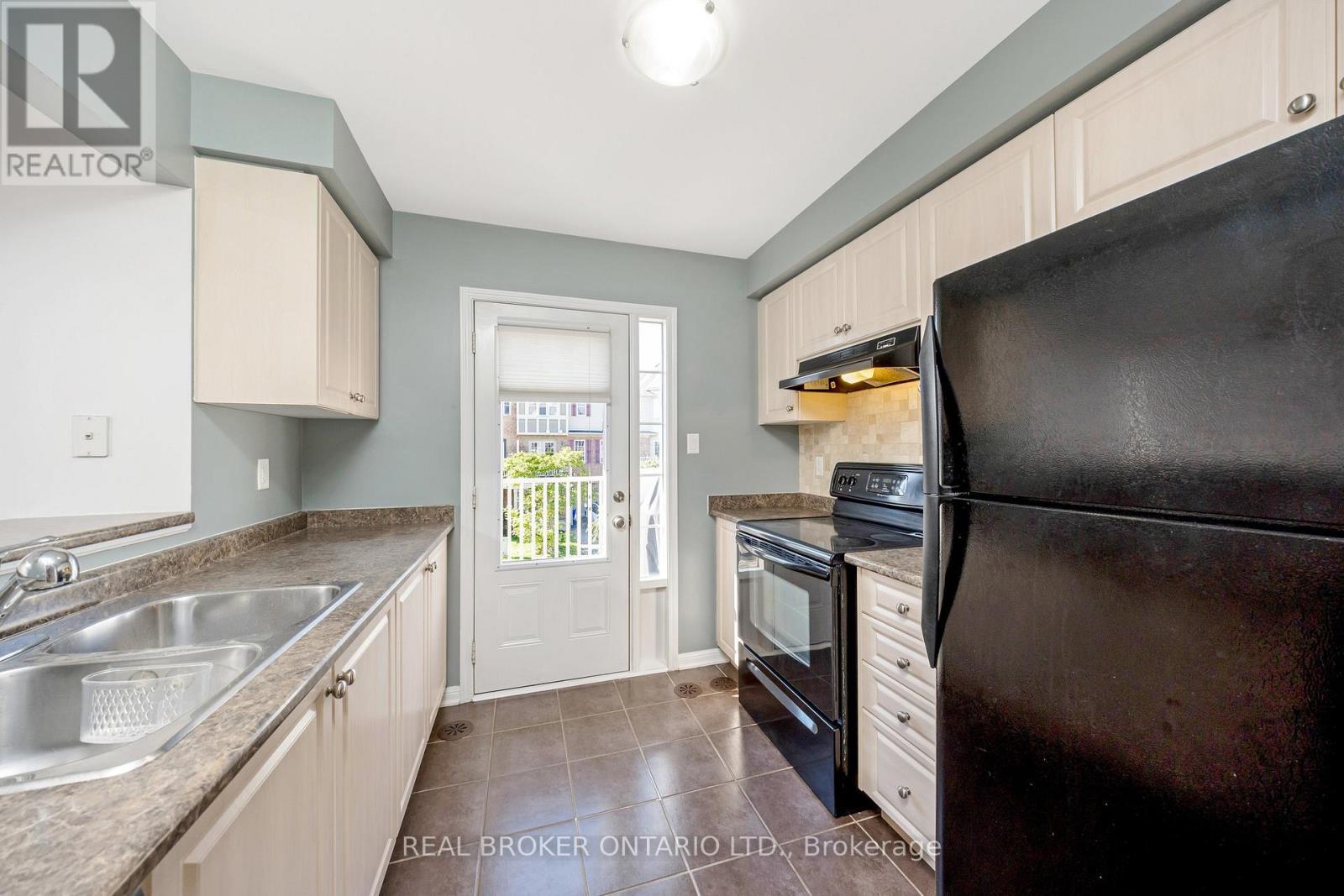 Photo 15 of 879 Willingdon Crescent, Milton ON