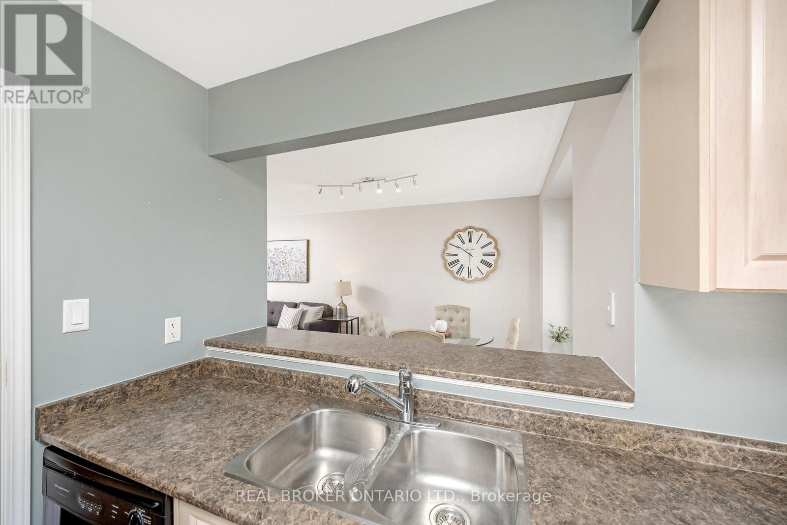 Photo 16 of 879 Willingdon Crescent, Milton ON