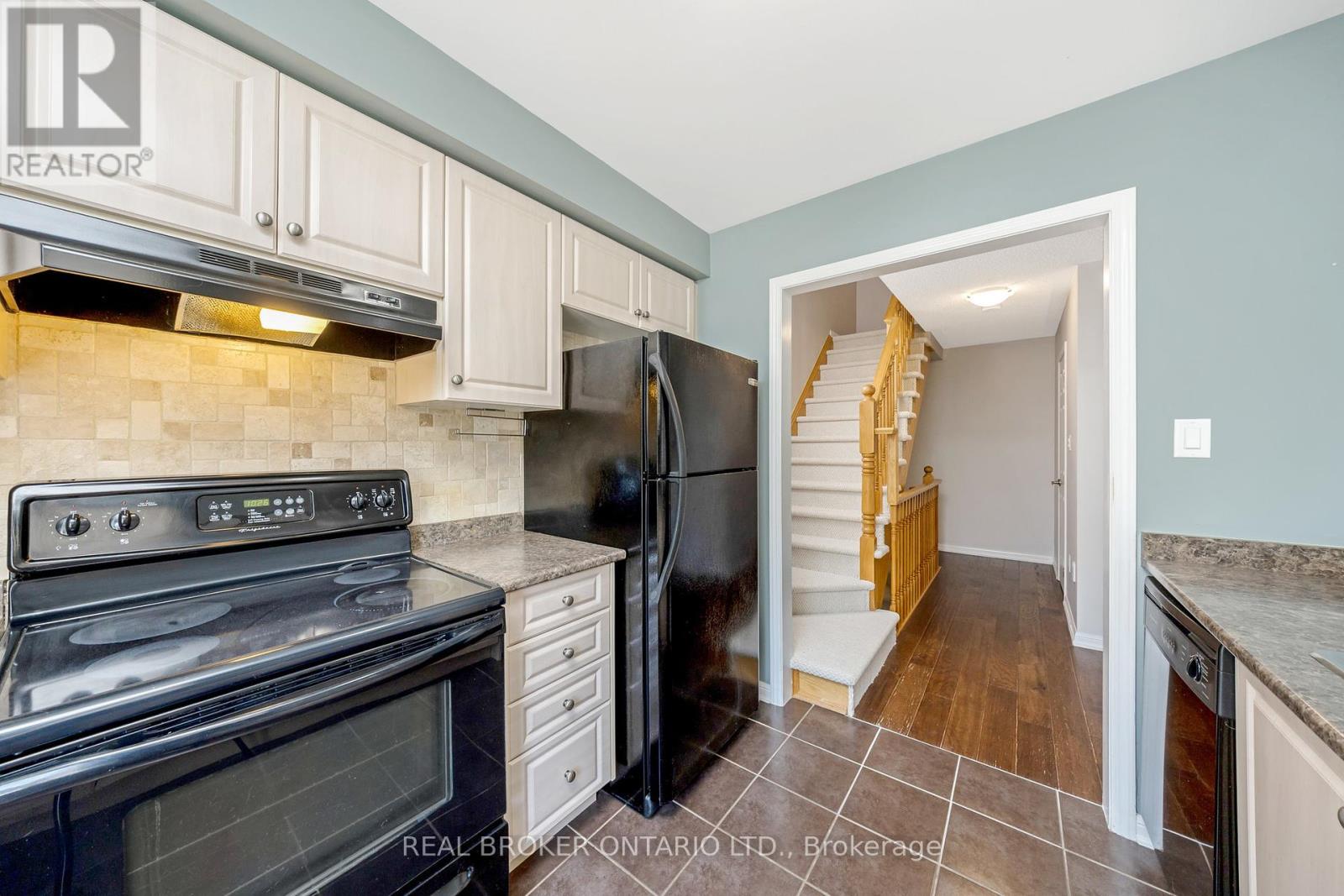 Photo 17 of 879 Willingdon Crescent, Milton ON