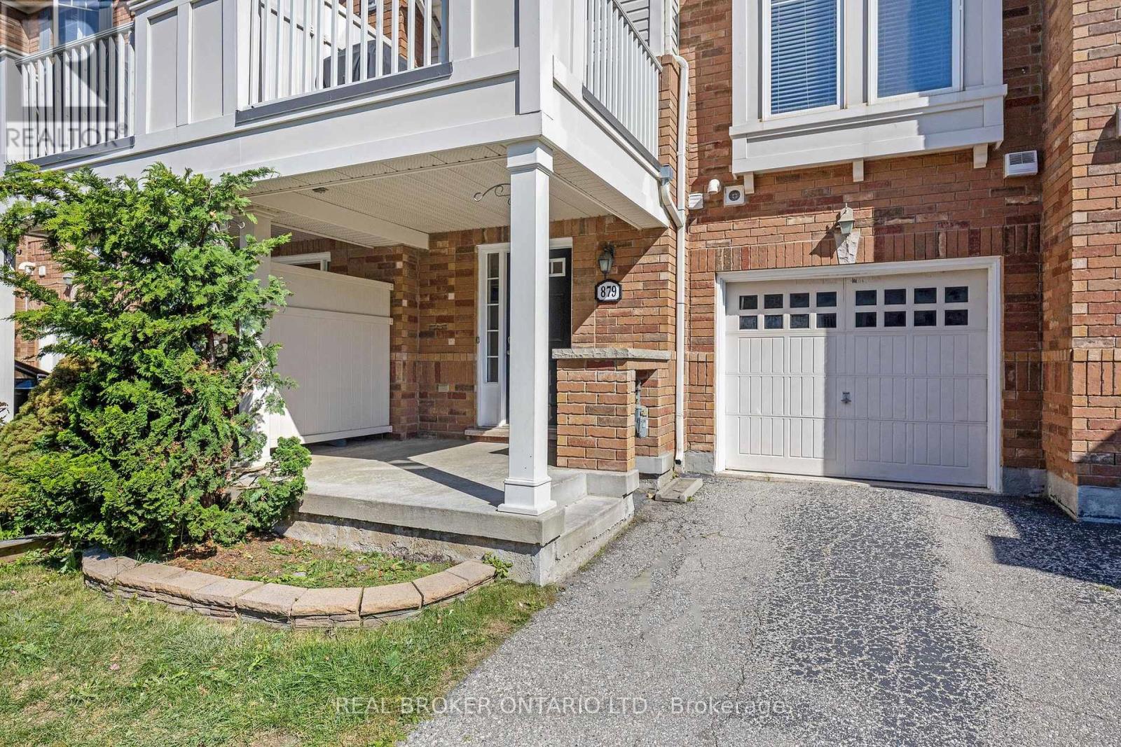 Photo 2 of 879 Willingdon Crescent, Milton ON