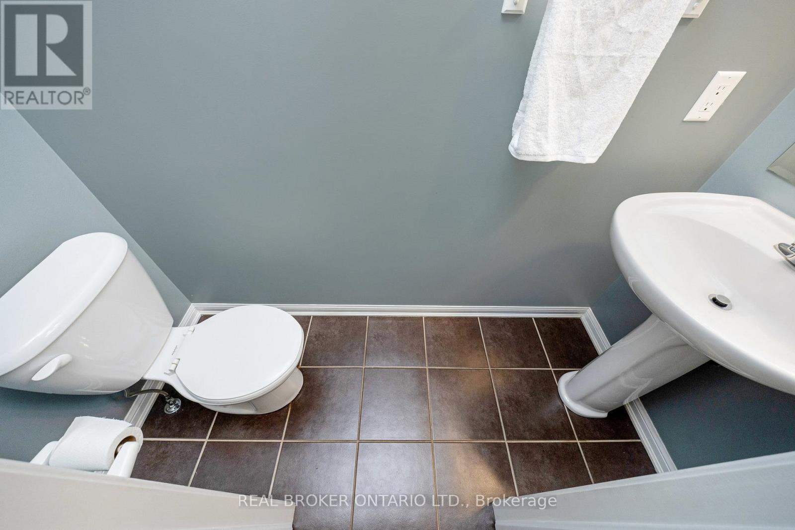Photo 21 of 879 Willingdon Crescent, Milton ON